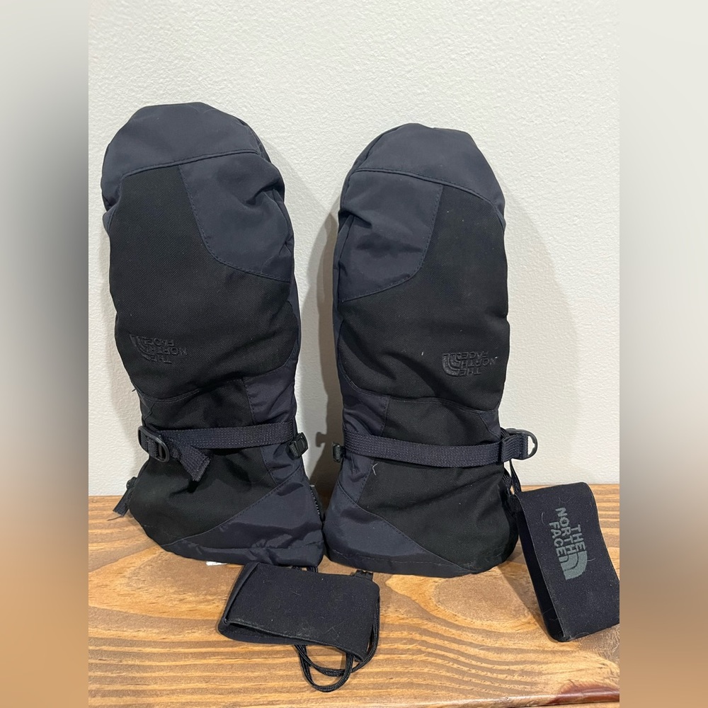 North face ski/snowboard mitten (Medium)
